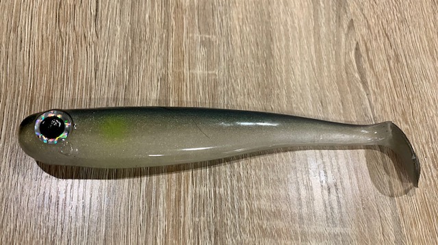 7.5 INCH HOLLOW SHAD GREEN BACK 7.5 INCH HOLLOW SHAD GREEN BACK